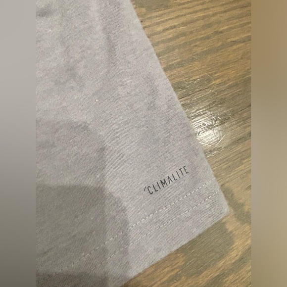 Adidas Grey Holographic Tank go to performance tee Women’s small - Picture 5 of 5